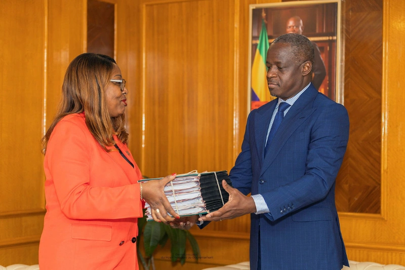 Administration : Hermann Immongault reçoit les textes de régularisation de 600 agents