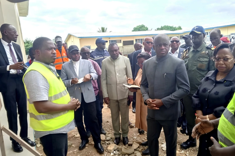 Hermann Immongault, vice-président du gouvernement gabonais sur le chantier des logements