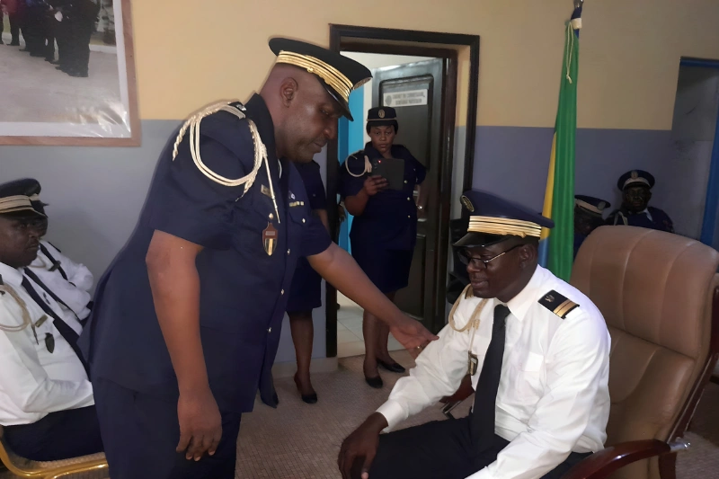 Franceville : les promus de la Police prennent leurs fonctions