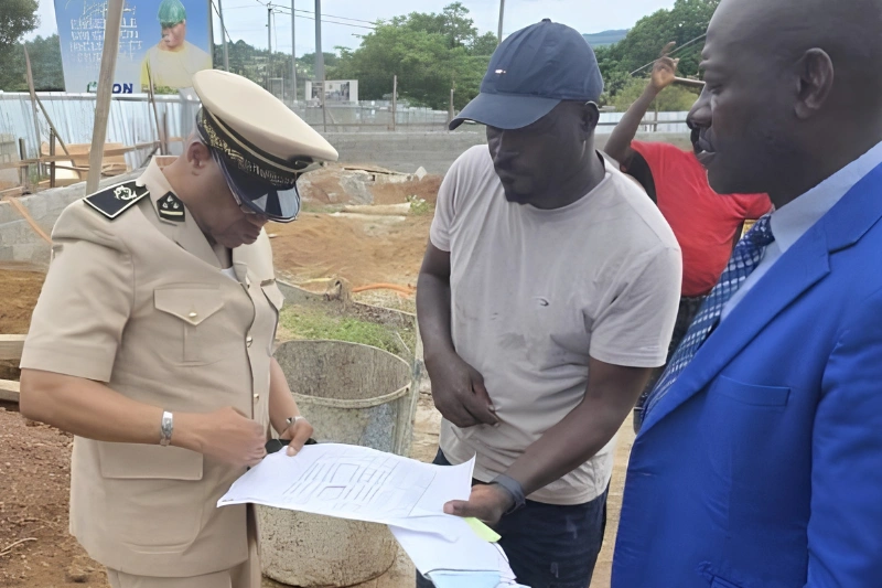 Lastourville–Ndangui/Infrastructures : le gouverneur Jean Bosco Assingabagni inspecte l’état d’avancement des chantiers publics