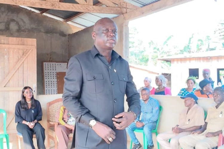 Okondja : l'honorable Jean Claver Lendoye et ses pairs au contact des populations 
