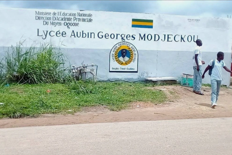 Lycée Aubin-Georges-Modjeckou, à Lambaréné.