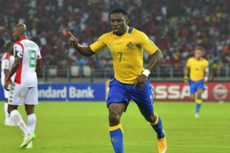 Suite à la blessure d'Aubameyang: quelles solutions de rechange pour Mouyouma ?