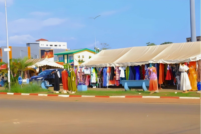 Nzeng-Ayong : le rondpoint transformé en un marché à ciel ouvert