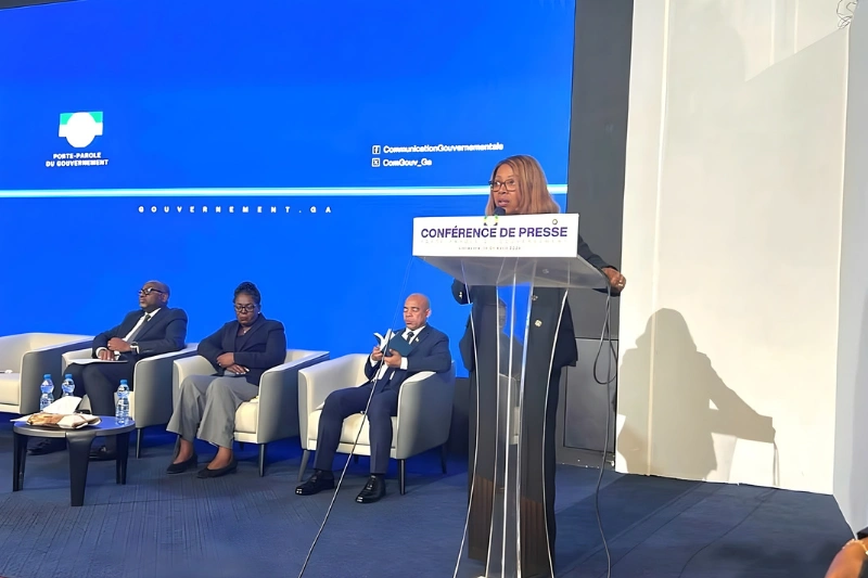 Les membres du gouvernement lors de la conférence de presse