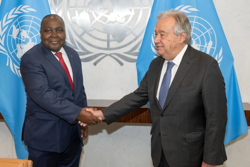 Michel Xavier Biang présente ses lettres de créances à Antoño Guterres