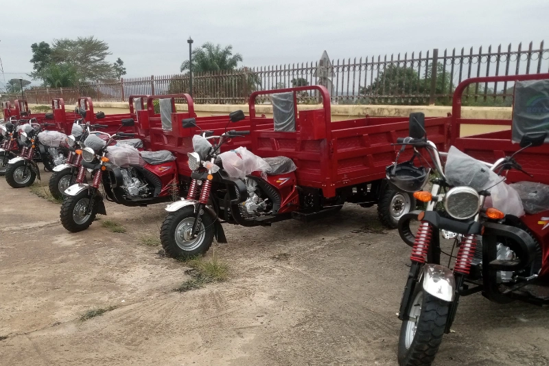 Tchibanga : des motocyclettes et motos bennes pour les agriculteurs de la Nyanga