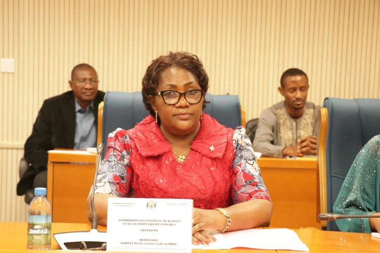 La présidente de la Commission des finances, du budget et de la comptabilité, Nicole Jeanine Roboty-Mbou, à la clôture des travaux.