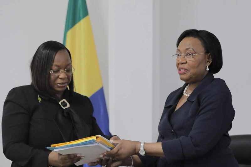 Paulette Missambo présidente du sénat de la transition et Huguette Yvonne Nyana Ekoume, présidente du sénat élue