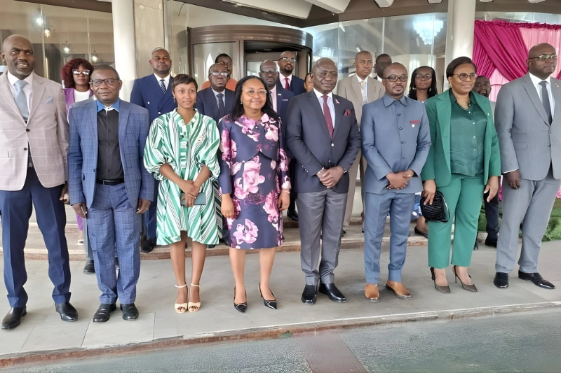 Photo de famille des sectoriels qui ont pris part au lancement de l'observatoire des risques miniers.