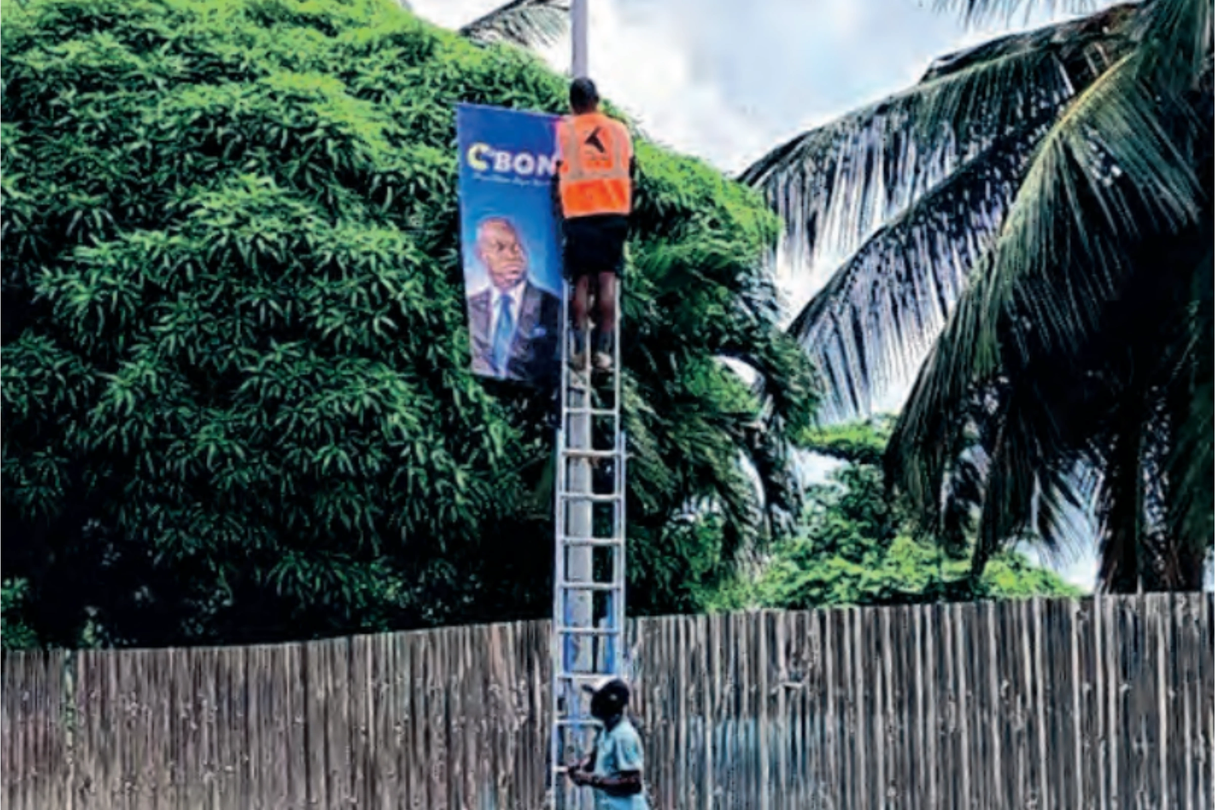 Les affiches du candidat Oligui Nguema sont, pour l’instant, les seules perceptibles dans la ville.