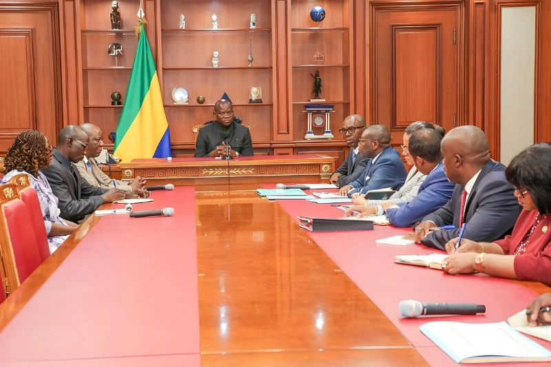 Brice Clotaire Oligui Nguema, président du Gabon en réunion avec le groupe Ebomaf