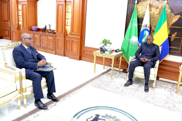 Le président de la République, Brice Clotaire Oligui Nguema, et son vice-président, Alexandre Barro Chambrier.