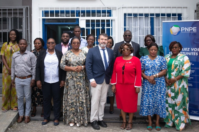 Les deux parties engagées dans l’employabilité des jeunes au terme de la signature de la convention de partenariat.