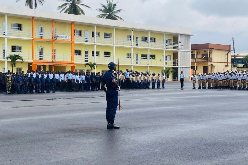Première levée des drapeaux des huit nations représentées au Prytanée militaire