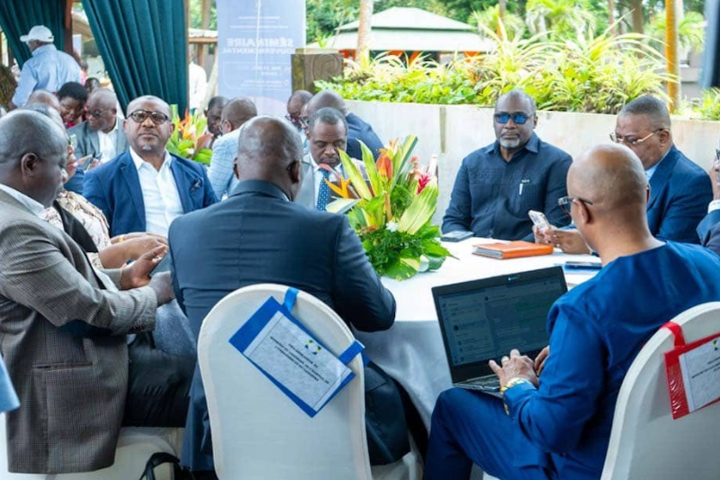 Séance de travail du gouvernement et hauts responsables administratifs