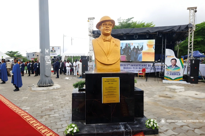 Oligui Nguema honore la mémoire du Dr Marcel-Éloi Rahandi Chambrier