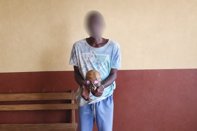 Stévy Ondo Nang, interpellé en possession d'un sac de voyage contenant des ossements humains 