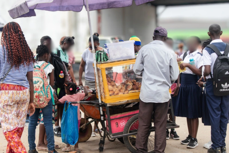 Interdiction de street food : un système bien huilé qui défie la mairie