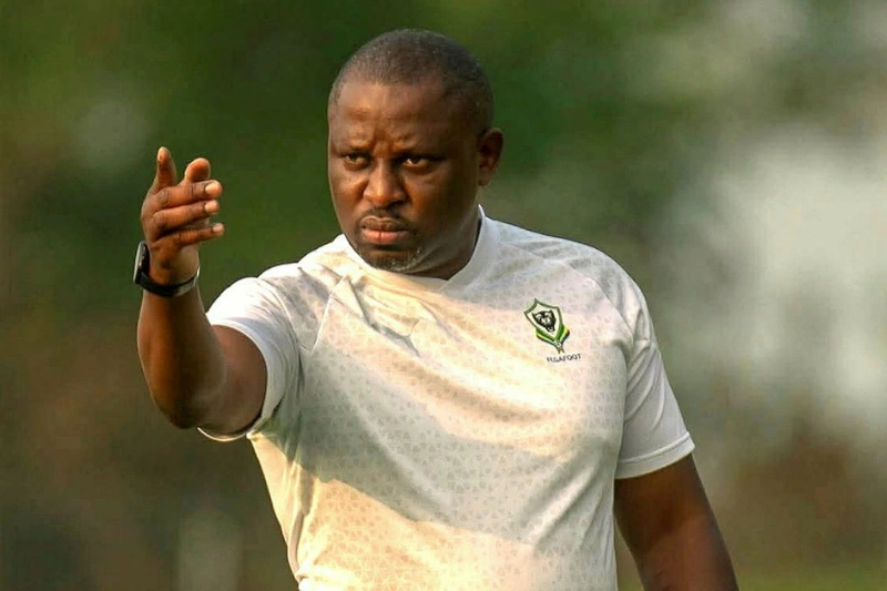 Football/Thierry Mouyouma à Mangasport : retrouvailles et promesses