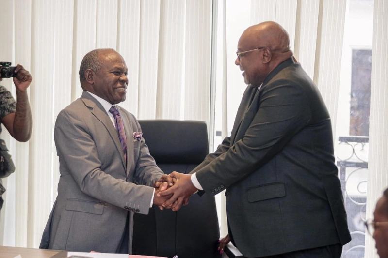 Philippe Tonangoye et Séraphin Akure Davain. © DR