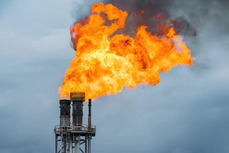 Torchage du gaz : l'État instaure enfin une taxe