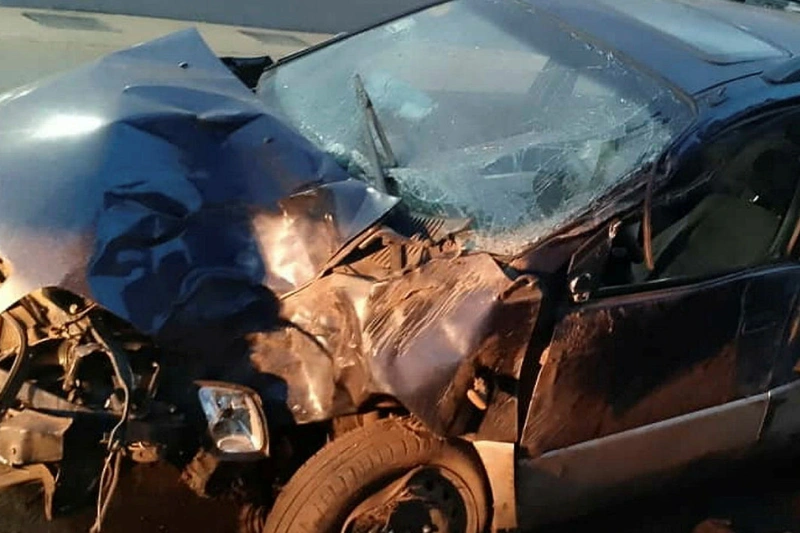 Véhicule accidenté à Moanda