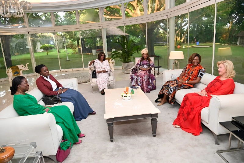 Phase de l’échange entre Zita Oligui Nguema et Dominique Ouattara.