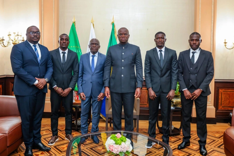 Football/Mondial 2026 : le trio arbitral gabonais boosté par Oligui Nguema