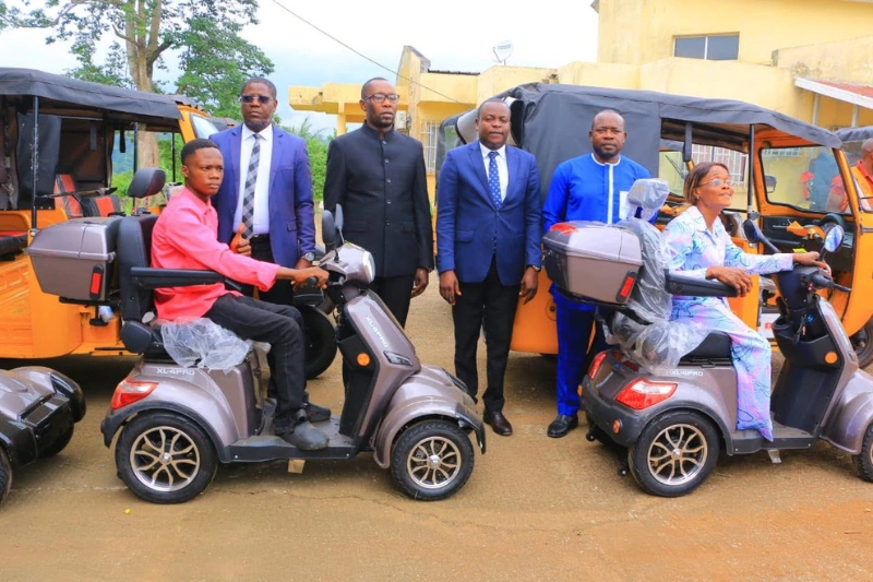 Okondja : des tricycles et vélomoteurs pour les personnes à mobilité réduite
