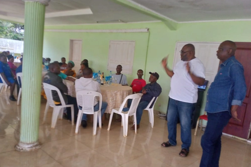 Okondja : quatre lois expliquées aux chefs des quartiers 