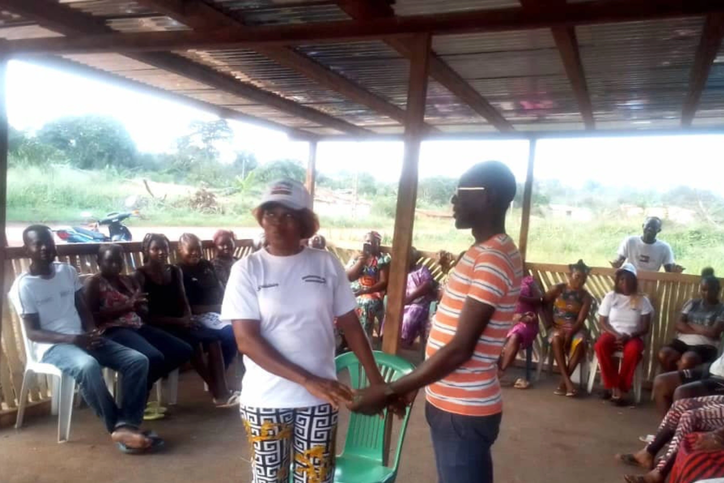 La phase d’une causerie au Camp de bonheur à Lebamba.