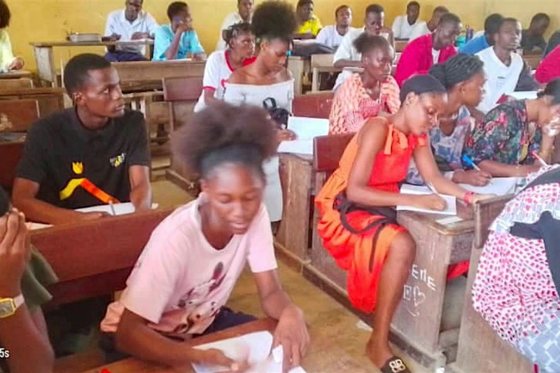  Les élèves de Terminale, bénéficiaires des cours de soutien. © bouanga Nguimbi