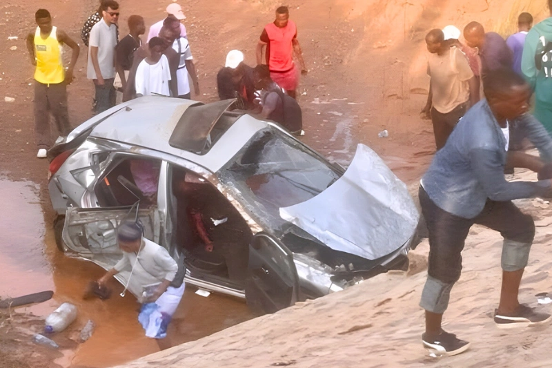 Véhicule accidenté à Nkok