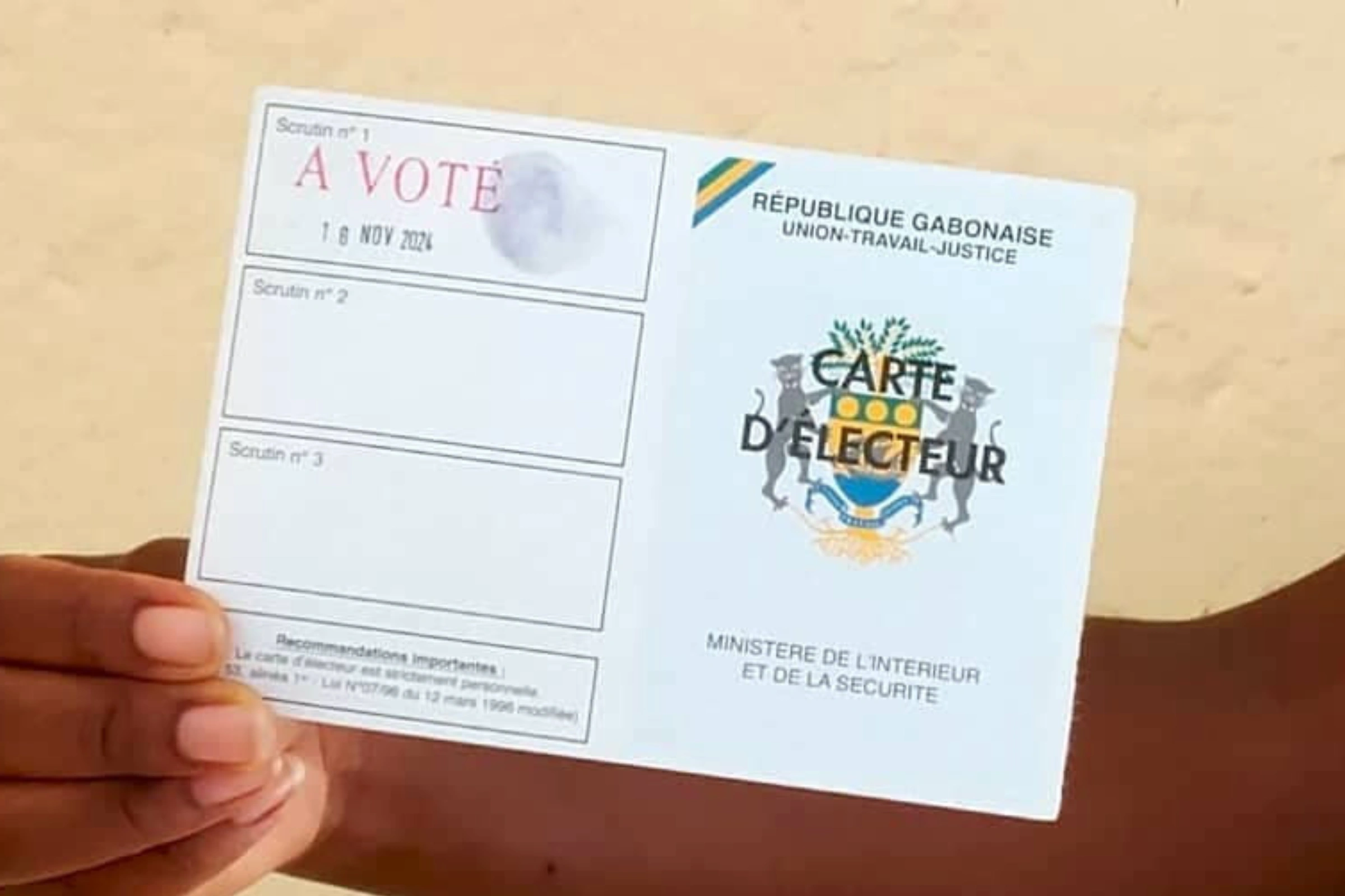 Des cartes d’électeurs pour remplacer celles qui ont servi lors du référendum se faisaient encore attendre hier.