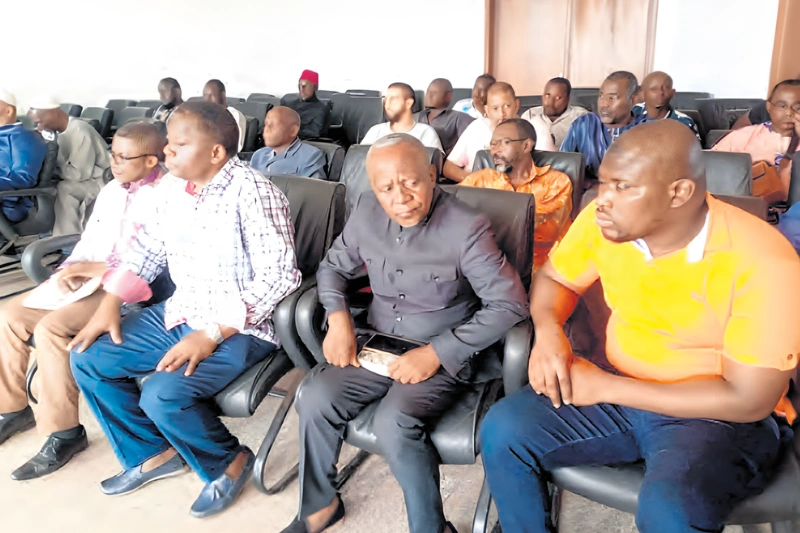 Franceville : le maire rallie les communautés étrangères autour du vivre-ensemble