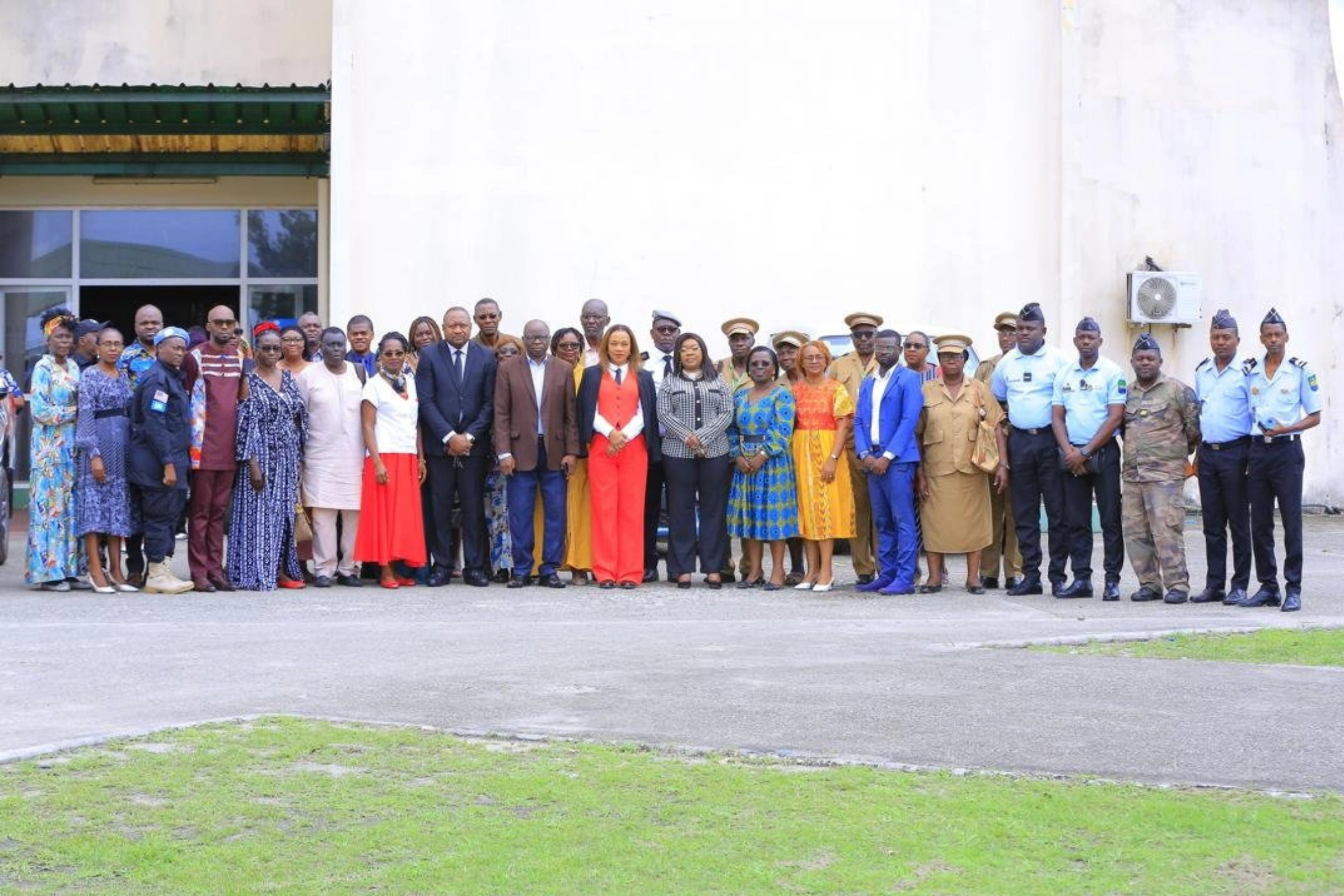 Photo de famille au terme des assises de la jeunesse à Port-Gentil.