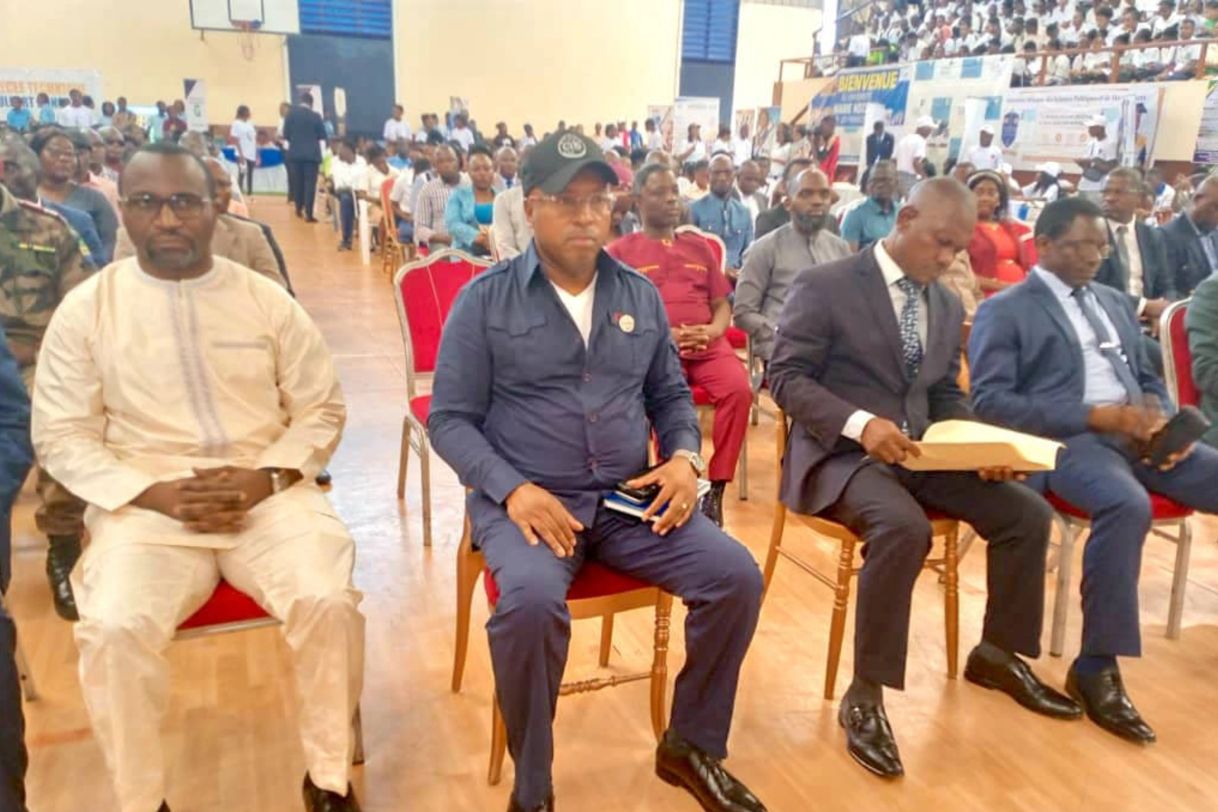 Les officiels lors du salon d’orientation à Masuku.