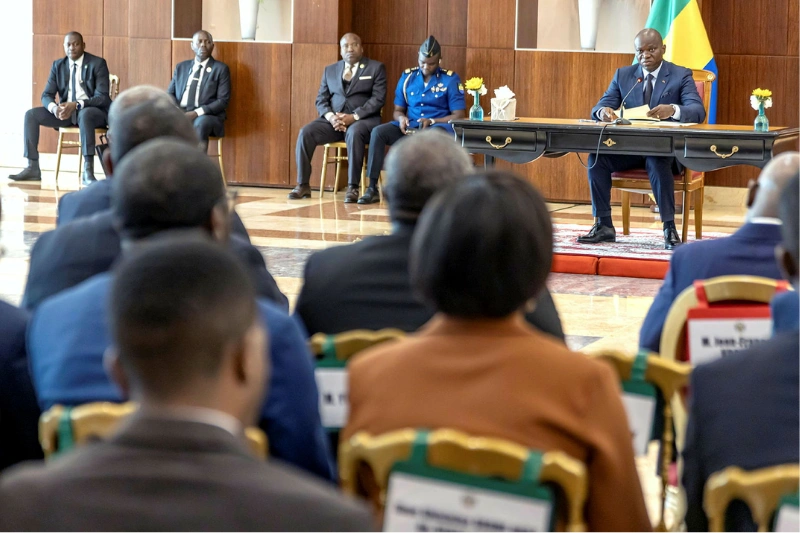 Le président Brice Clotaire Oligui Nguema s’adressant aux membres de la Commission nationale de la décentralisation (CND). © DR