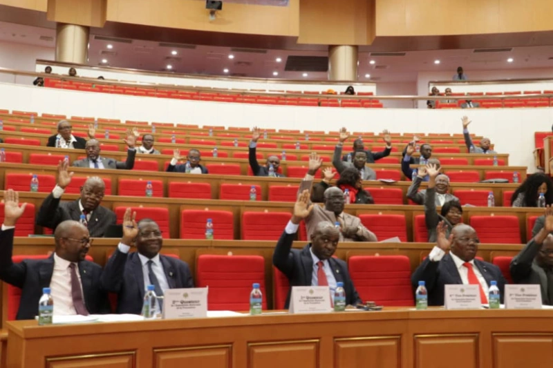 Comme lors des précédentes plénières, les députés ont adopté dix textes hier. © DR
