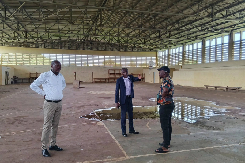 Infrastructures sportives : le gymnase de Mouila en piteux état