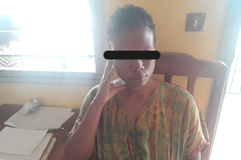 Naomie Likibi lors de son audition préliminaire au poste de gendarmerie.