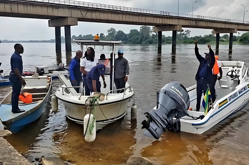 Deux bateaux offerts à la délégation provinciale des affaires maritimes et fluviales du Moyen-Ogooué