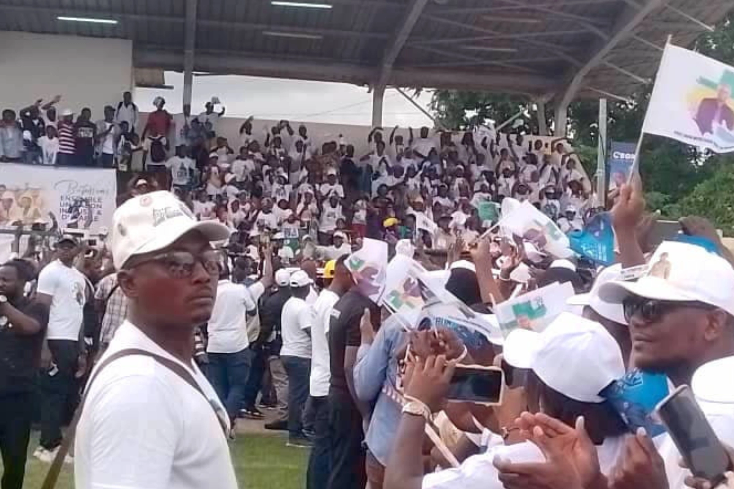 Les Lambarénéens durant le meeting du candidat Oligui Nguema.