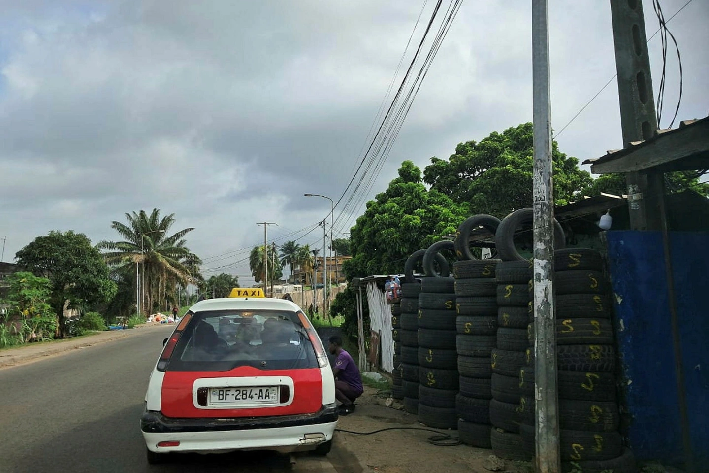 Commerce : le Gabon promeut l’entrepreneuriat et interdit 7 petits métiers aux étrangers 