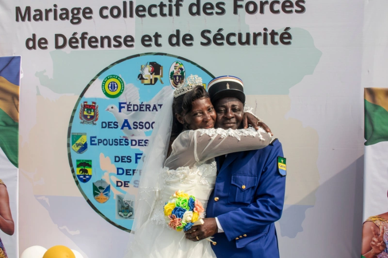 Un des couples ayant béneficé du mariage collectif le 07 aout 2025 au camp Baraka de Libreville