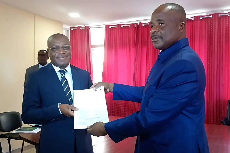 Remise symbolique de la mercuriale au directeur provincial de la DGCC.