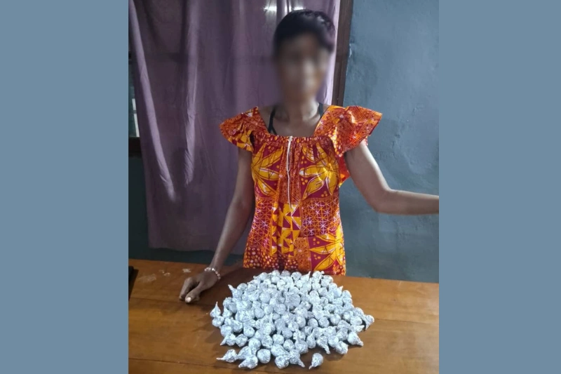 Nefertitine Moghegne attend son procès en prison.