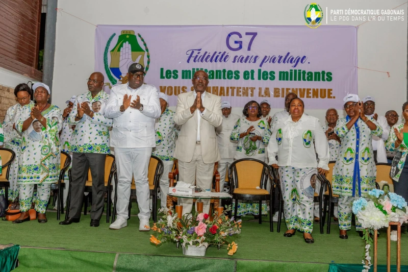  La hiérarchie du PDG, lors de la rencontre de Koula-Moutou. © Keka Mavendji
