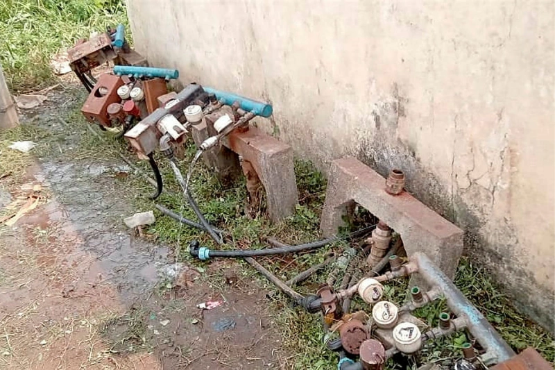 Quelques compteurs où les fuites d’eau sont permanentes. © DR
